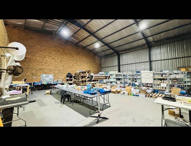 360M² WAREHOUSE TO LET IN CHAMDOR